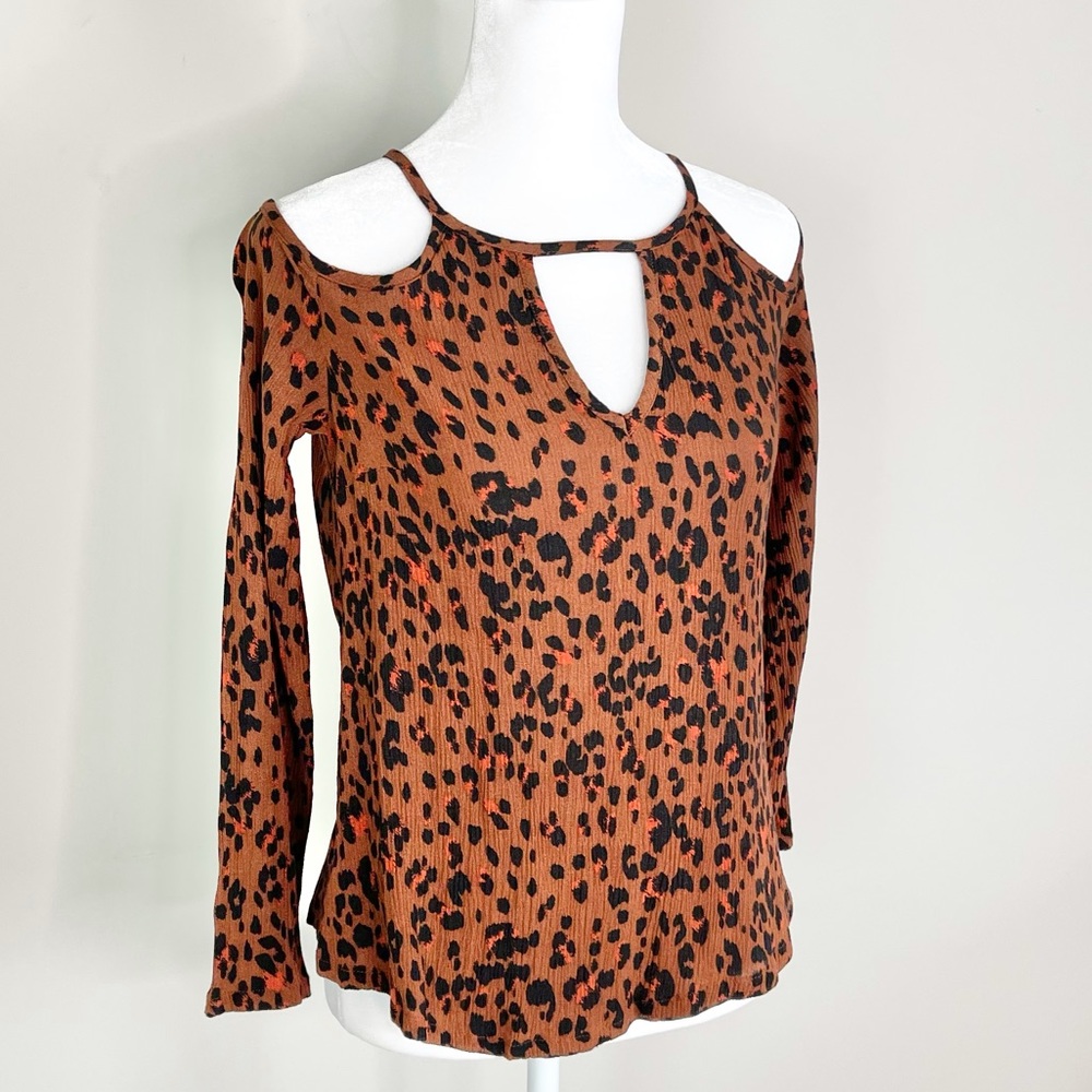 Cold Shoulder Top - Picture 15 of 16